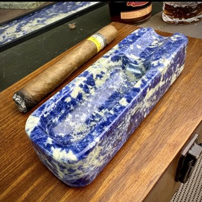 kaufen Brasilienischer bolivianischer blauer Marmor Zigarrenaschenbecher, polierte Oberfläche, veredelt mit elegantem Design online manufacture