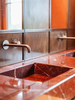 comprare Luxury Rosso Levanto Marmo Vanity Top. Ruby Red con vene d'argento. online manufacture